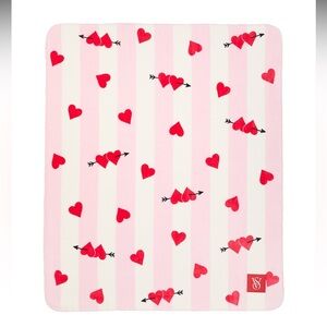 NWT VICTORIAS SECRET Cozy Plush Blanket NEW